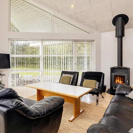 10 Person In Vaeggerlose-by Traum